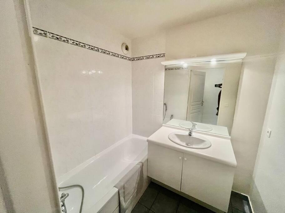 Ferienwohnung Le Sept Avec Parking, Transfert Vaires-sur-Marne Exterior foto
